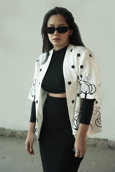 Buy Thee Modern Roots Ivory Silk Satin Open Neck Art Nouveau Bloom Print Kimono Jacket Buy_Thee Modern Roots_Ivory Silk Satin Open Neck Art Nouveau Bloom Print Kimono Jacket