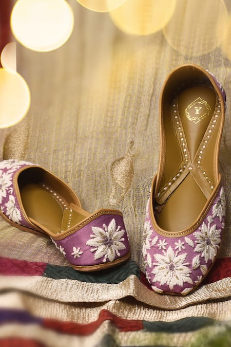 Yassio Adara Bloom Chikankari Embroidered Juttis 