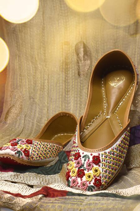 Shop_Yassio_White Anisa Rosette Thread Work Juttis _at_Aza_Fashions
