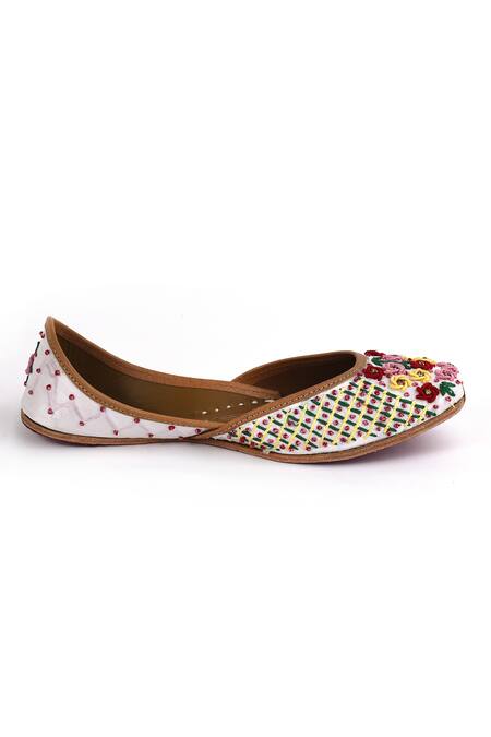 Yassio_White Anisa Rosette Thread Work Juttis _Online_at_Aza_Fashions