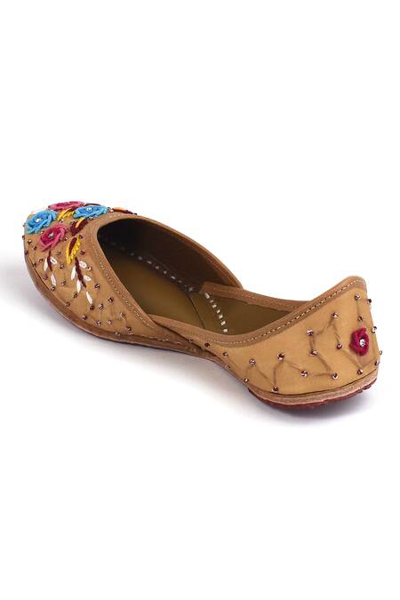 Yassio_Beige Asiya Gulaab Bloom Embroidered Juttis _Online_at_Aza_Fashions