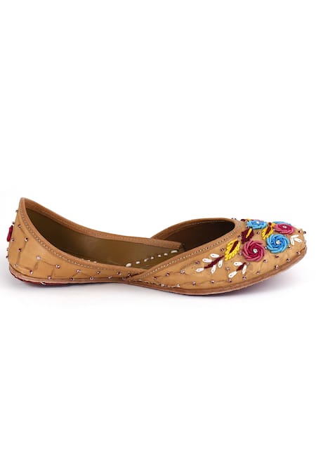 Buy_Yassio_Beige Asiya Gulaab Bloom Embroidered Juttis _Online_at_Aza_Fashions