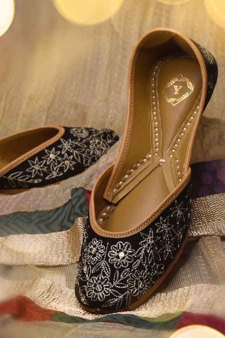 Shop_Yassio_Black Aya Starla Bloom Embroidered Juttis _at_Aza_Fashions