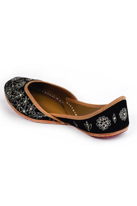 Yassio_Black Aya Starla Bloom Embroidered Juttis _Online_at_Aza_Fashions