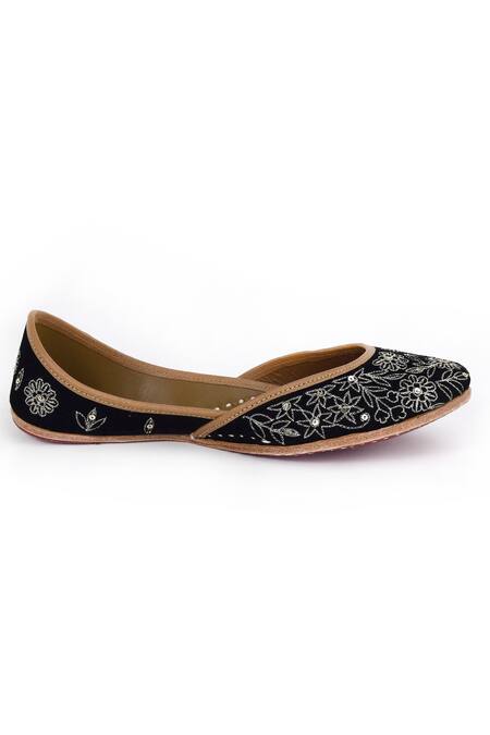 Buy_Yassio_Black Aya Starla Bloom Embroidered Juttis _Online_at_Aza_Fashions