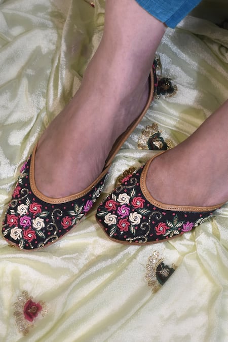 Yassio Kenza Midnight Bloom Embroidered Juttis 