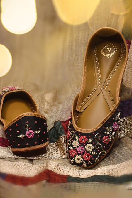 Yassio Kenza Midnight Bloom Embroidered Juttis 