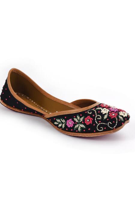 Buy_Yassio_Black Kenza Midnight Bloom Embroidered Juttis _Online_at_Aza_Fashions