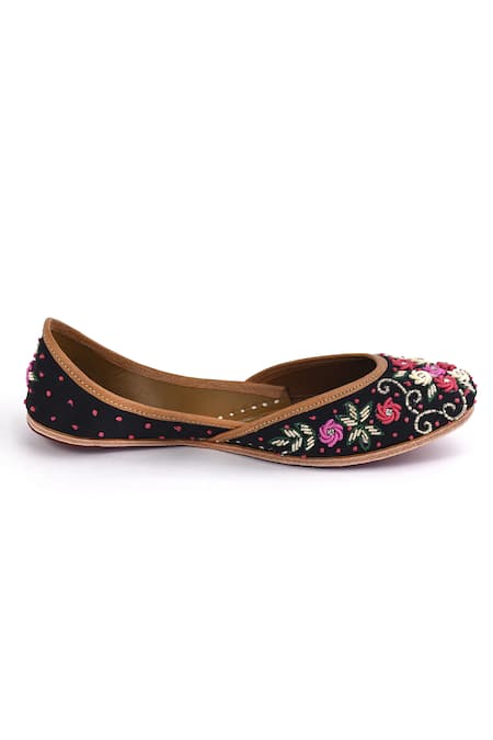 Yassio_Black Kenza Midnight Bloom Embroidered Juttis _at_Aza_Fashions