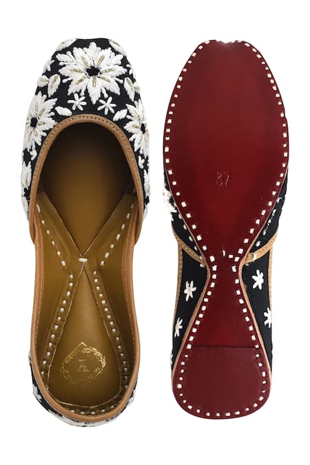 Yassio Black Samiya Chikankari Phool Embroidered Juttis at Aza Fashions Yassio_Black Samiya Chikankari Phool Embroidered Juttis _at_Aza_Fashions