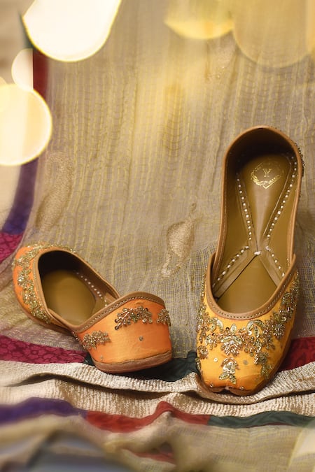 Yassio Wafiya Gulshan Sequin Embroidered Juttis 