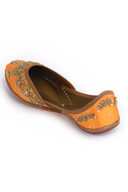 Yassio_Yellow Wafiya Gulshan Sequin Embroidered Juttis _Online_at_Aza_Fashions