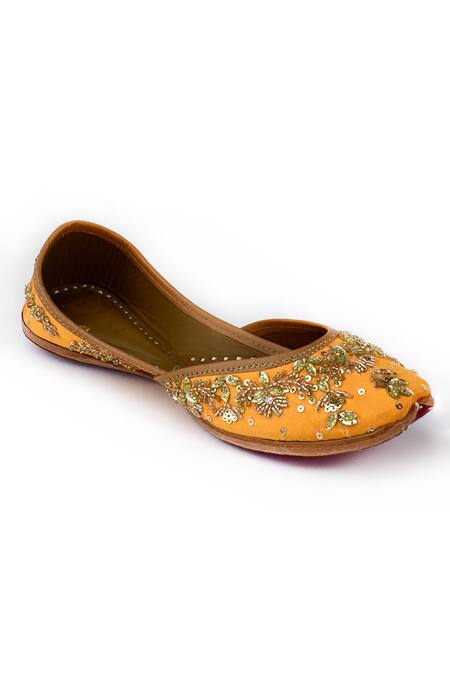 Yassio_Yellow Wafiya Gulshan Sequin Embroidered Juttis _at_Aza_Fashions