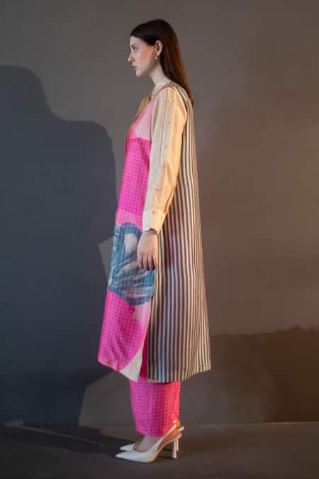 Shop_Clos_Pink Silk Collared Floral Checks Print Long Kurta With Pant _Online_at_Aza_Fashions