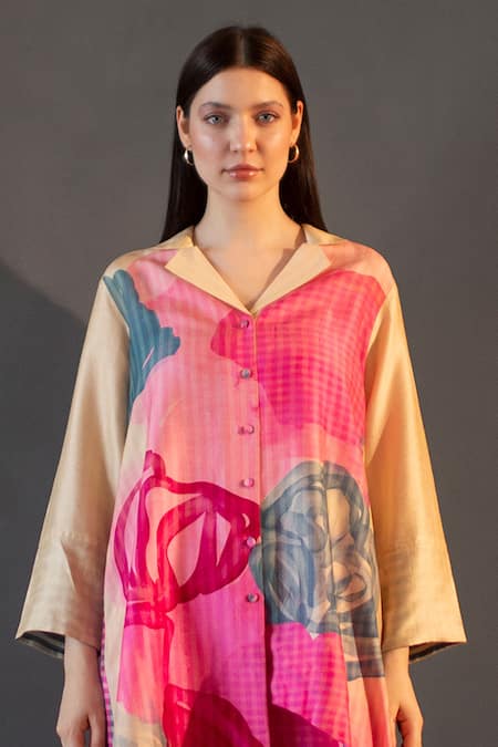 Shop_Clos_Pink Silk Collared Floral Checks Print Kurta With Pant _at_Aza_Fashions