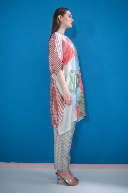 Shop_Clos_Red Silk Round Neck Abstract Print Kaftan With Pant _Online_at_Aza_Fashions