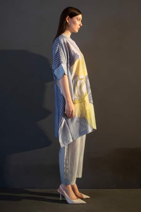 Shop Clos Grey Silk Mandarin Collar Abstract Floral Checks Kurta And Pant Set Online at Aza Fashions Shop_Clos_Grey Silk Mandarin Collar Abstract Floral Checks Kurta And Pant Set _Online_at_Aza_Fashions