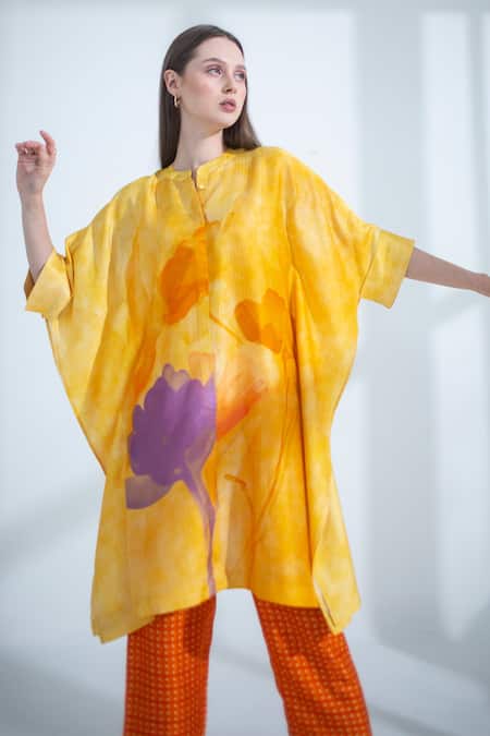 Clos_Yellow Silk Round Neck Abstract Floral Print Batwing Kurta With Pant _Online_at_Aza_Fashions