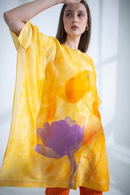 Buy_Clos_Yellow Silk Round Neck Abstract Floral Print Batwing Kurta With Pant 