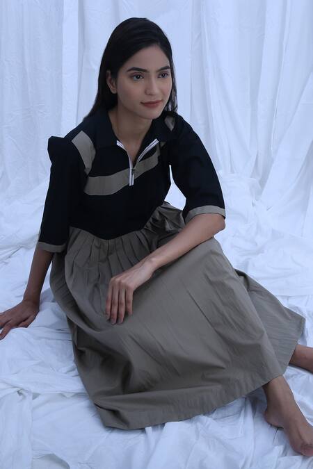 Khat_Green Cotton, Poplin Collared Earthy Solid Pleated Dress _Online_at_Aza_Fashions