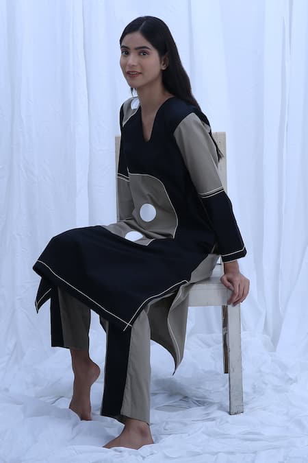 Buy_Khat_Green Poplin, Cotton V-neck Earthy Polka Dots Print Kurta And Pant Set _Online_at_Aza_Fashions