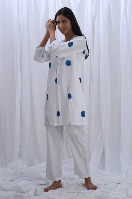 Buy Khat White Cotton V-neck Polka Dot Pattern Tunic With Pant Online at Aza Fashions Buy_Khat_White Cotton V-neck Polka Dot Pattern Tunic With Pant _Online_at_Aza_Fashions