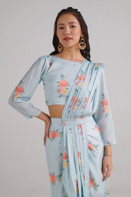 Pasha India_Blue Silk Round Neck Floral Pattern Lungi Pre-draped Saree Set _Online_at_Aza_Fashions