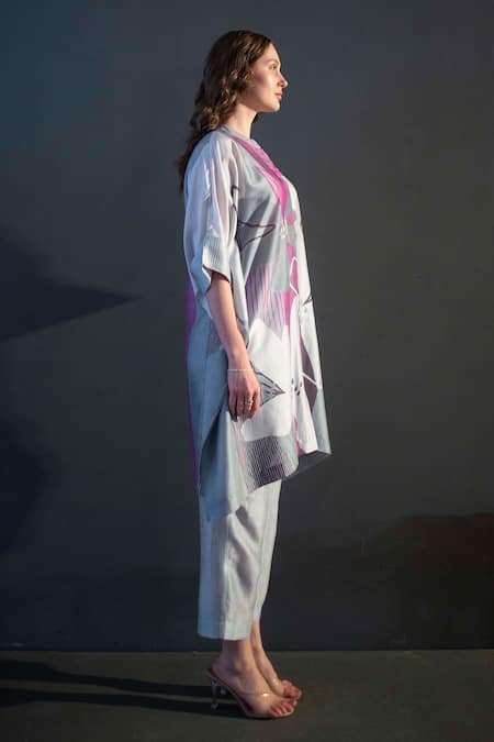 Shop_Clos_Grey Silk Collared Asymmetric Print Kurta With Pant _at_Aza_Fashions