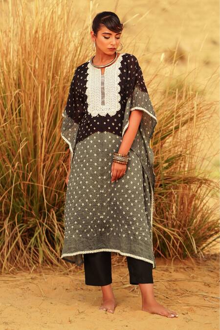 Buy_The Home Affair_Black Crepe, Cotton Mirrors Round Neck Tie Dye Bandhani Pattern Kaftan Set _Online_at_Aza_Fashions