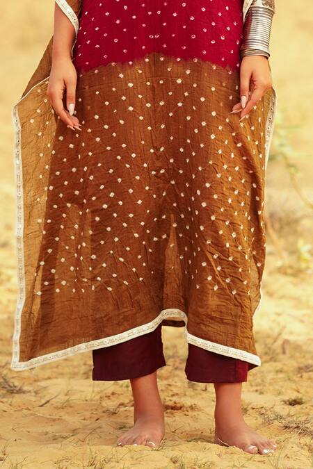 Buy_The Home Affair_Maroon Crepe, Cotton Mirrors Round Tie Dye Bandhani Pattern Crushed Kaftan Set _Online_at_Aza_Fashions