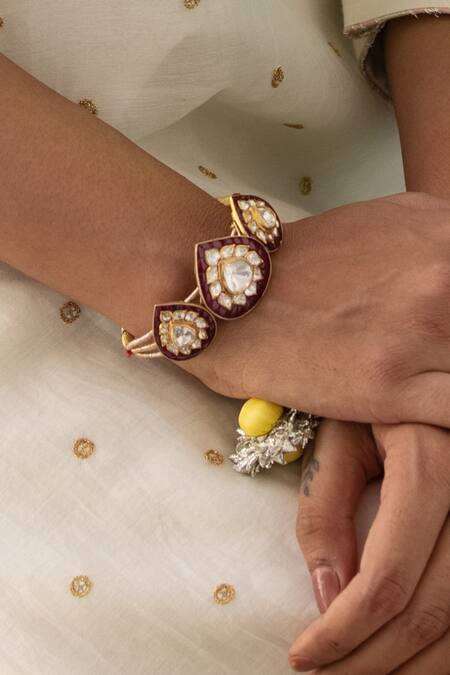 Buy_Kaari_Red Diamonds, Crystals Utrai Paan Motif Polki Embellished Poronchi Bracelet_Online_at_Aza_Fashions