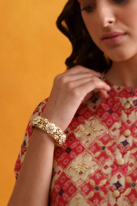 Buy_Kaari_Gold Plated Imitation Diamonds Gulnaz Polki Embellished Cutwork Jali Kada _Online_at_Aza_Fashions