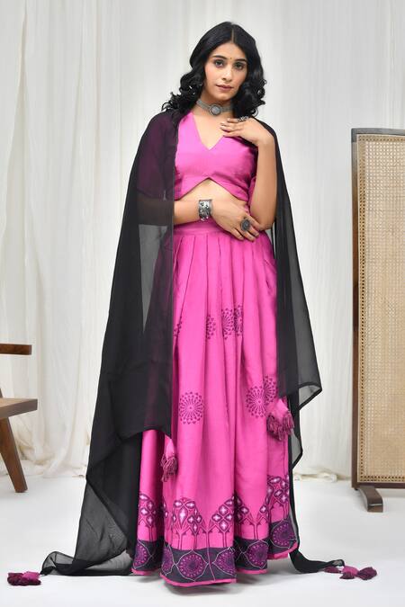 Pheeta_Pink Blouse Muslin Printed Floral V-neck Lehenga Set_Online_at_Aza_Fashions