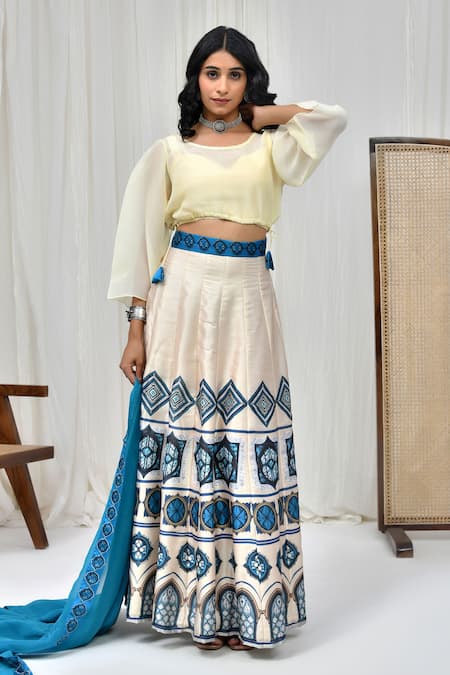 Pheeta White Blouse Muslin Printed Geometric Round Lehenga Set 