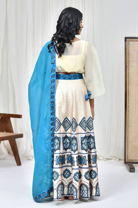 Shop Pheeta White Blouse Muslin Printed Geometric Round Lehenga Set at Aza Fashions Shop_Pheeta_White Blouse Muslin Printed Geometric Round Lehenga Set_at_Aza_Fashions