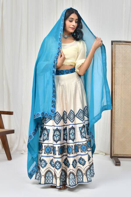 Pheeta White Blouse Muslin Printed Geometric Round Lehenga Set Online at Aza Fashions Pheeta_White Blouse Muslin Printed Geometric Round Lehenga Set_Online_at_Aza_Fashions