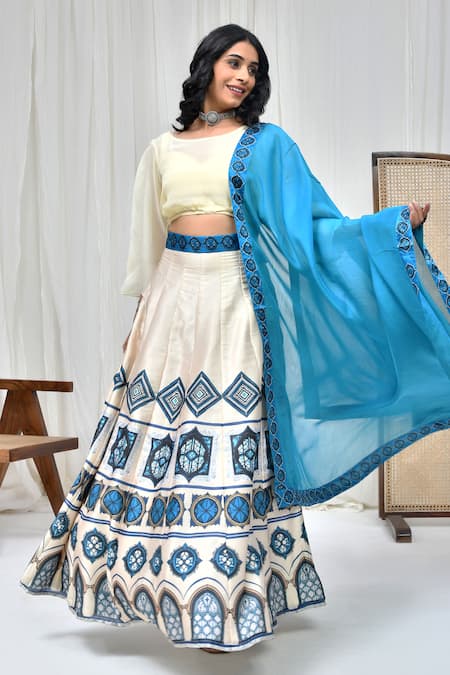 Buy Pheeta White Blouse Muslin Printed Geometric Round Lehenga Set Online at Aza Fashions Buy_Pheeta_White Blouse Muslin Printed Geometric Round Lehenga Set_Online_at_Aza_Fashions