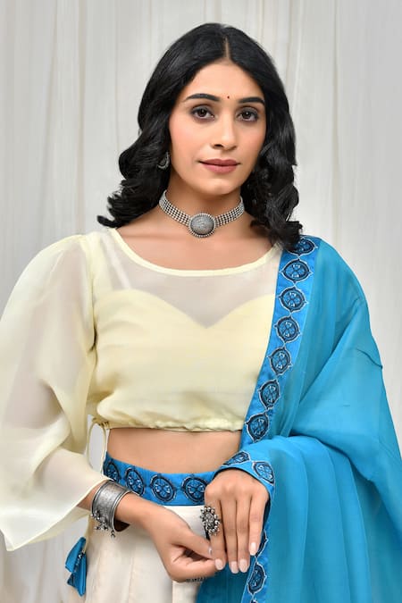 Pheeta White Blouse Muslin Printed Geometric Round Lehenga Set at Aza Fashions Pheeta_White Blouse Muslin Printed Geometric Round Lehenga Set_at_Aza_Fashions