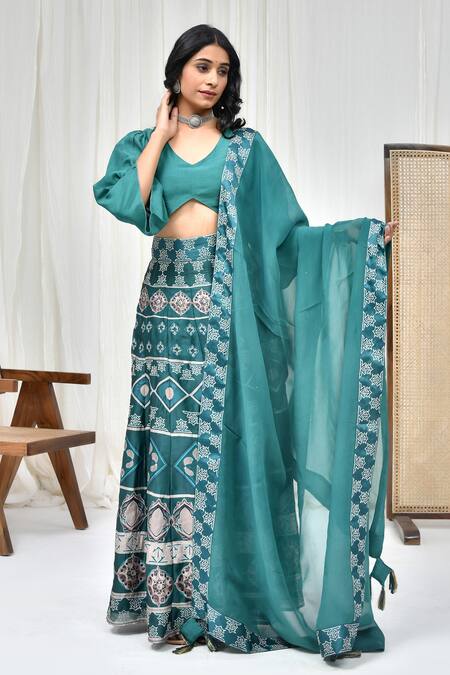 Pheeta_Green Blouse Muslin Printed Geometric V-neck Floral Lehenga Set_Online_at_Aza_Fashions