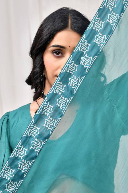 Shop_Pheeta_Green Blouse Muslin Printed Geometric V-neck Floral Lehenga Set