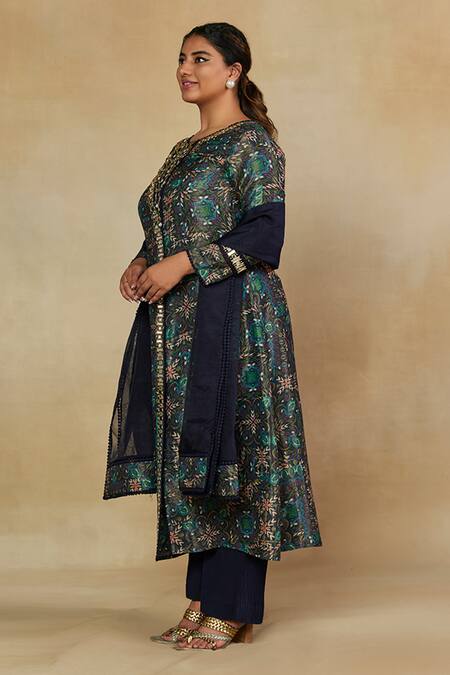 Buy_Mamicha_Green Italian Crepe Embroidered Floral Round Mirror Kurta Pant Set _Online_at_Aza_Fashions