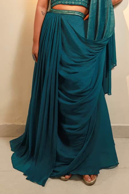 Buy_Muditaa By Urmila_Green Organza Embroidery V-neck Raine Hand Blouse With Pre-draped Saree _Online_at_Aza_Fashions