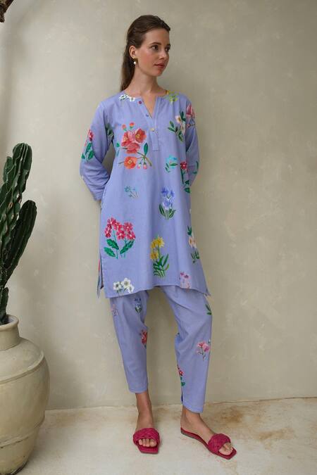 Buy Roza Purple Linen Printed Floral V-neck Amelia Kurta With Pant Buy_Roza_Purple Linen Printed Floral V-neck Amelia Kurta With Pant