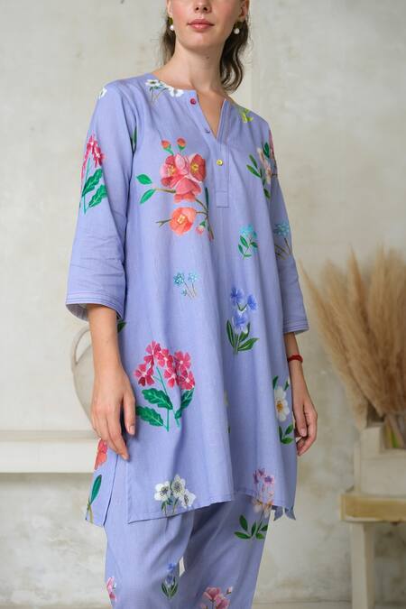 Shop Roza Purple Linen Printed Floral V-neck Amelia Kurta With Pant Shop_Roza_Purple Linen Printed Floral V-neck Amelia Kurta With Pant