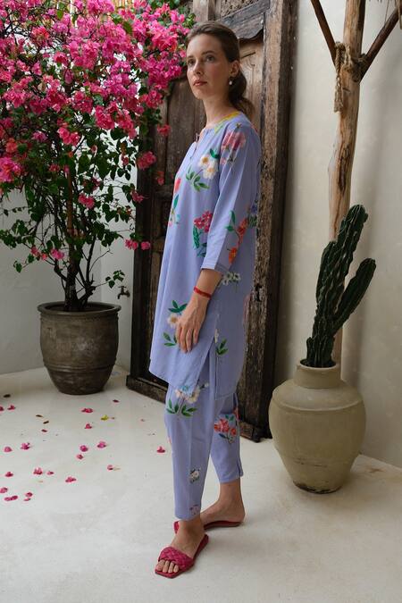 Buy_Roza_Purple Linen Printed Floral V-neck Amelia Short Kurta With Pant _Online_at_Aza_Fashions