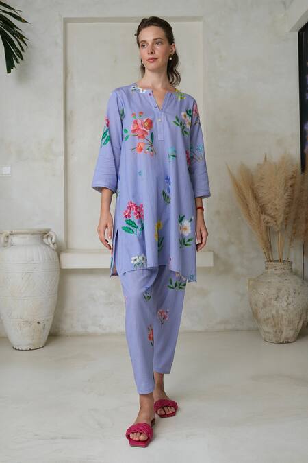 Roza Purple Linen Printed Floral V-neck Amelia Short Kurta With Pant at Aza Fashions Roza_Purple Linen Printed Floral V-neck Amelia Short Kurta With Pant _at_Aza_Fashions