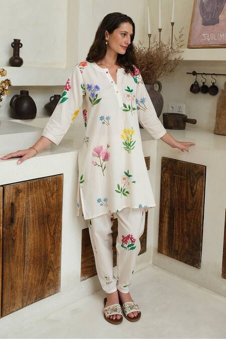 Roza Ivory Linen Printed Floral V-neck Amelia Short Kurta With Pant at Aza Fashions Roza_Ivory Linen Printed Floral V-neck Amelia Short Kurta With Pant _at_Aza_Fashions
