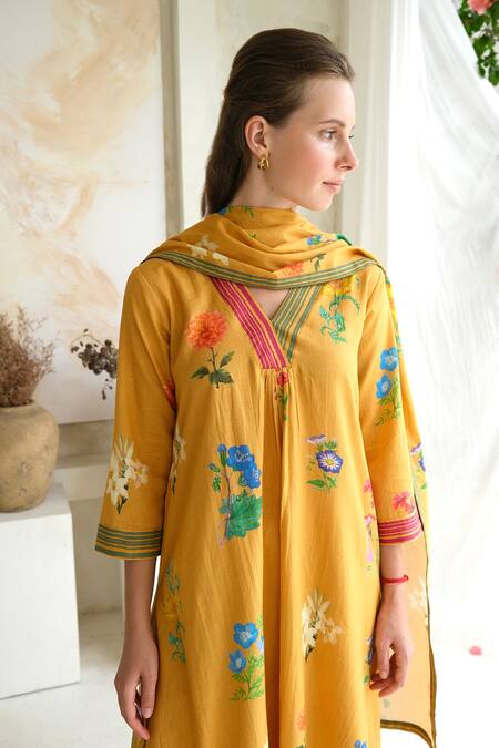Roza Yellow Linen Print Marigold V Neck Floral Kurta With Pant Online at Aza Fashions Roza_Yellow Linen Print Marigold V Neck Floral Kurta With Pant _Online_at_Aza_Fashions