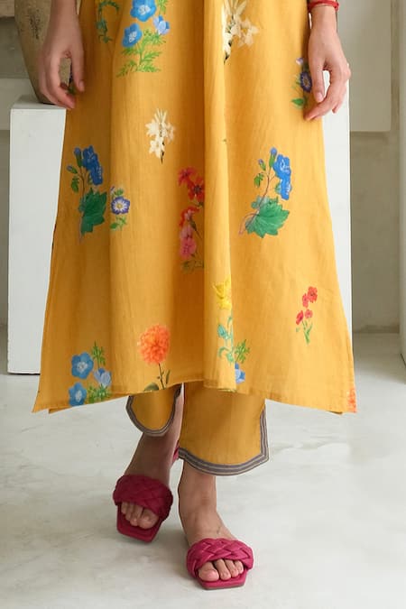 Buy Roza Yellow Linen Print Marigold V Neck Floral Kurta With Pant Online at Aza Fashions Buy_Roza_Yellow Linen Print Marigold V Neck Floral Kurta With Pant _Online_at_Aza_Fashions