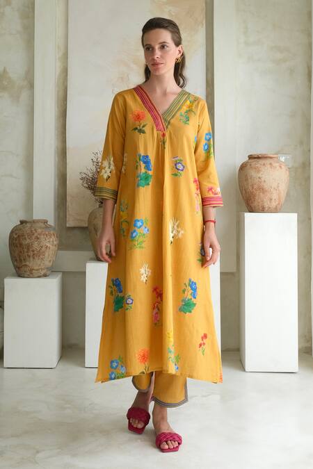 Shop Roza Yellow Linen Print Marigold V Neck Floral Kurta With Pant Online at Aza Fashions Shop_Roza_Yellow Linen Print Marigold V Neck Floral Kurta With Pant _Online_at_Aza_Fashions